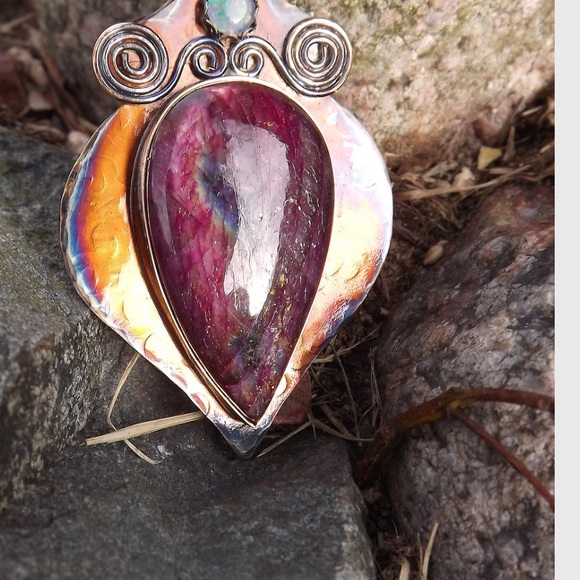 Patrician Art Red Labradorite Necklace w/opal - Picture 5 of 5